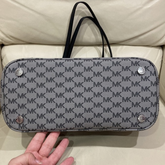 Michael Kors Jet Set Signature Large Pocket Tote Black Gray - Picture 12 of 16